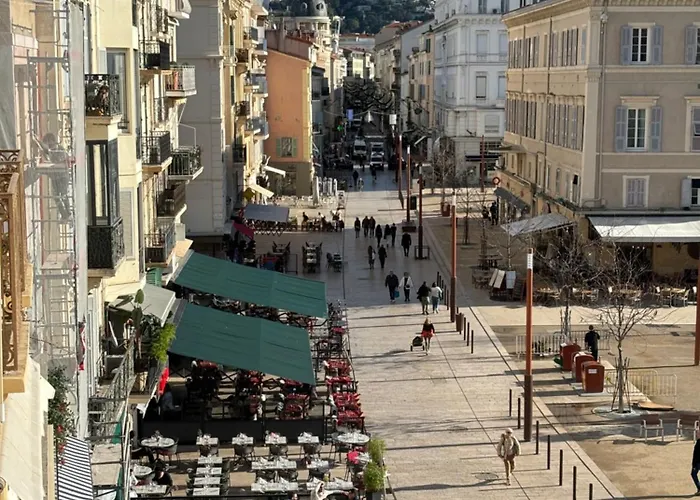 Cannes : Agreable Et Lumineux Appartement Vue Mer