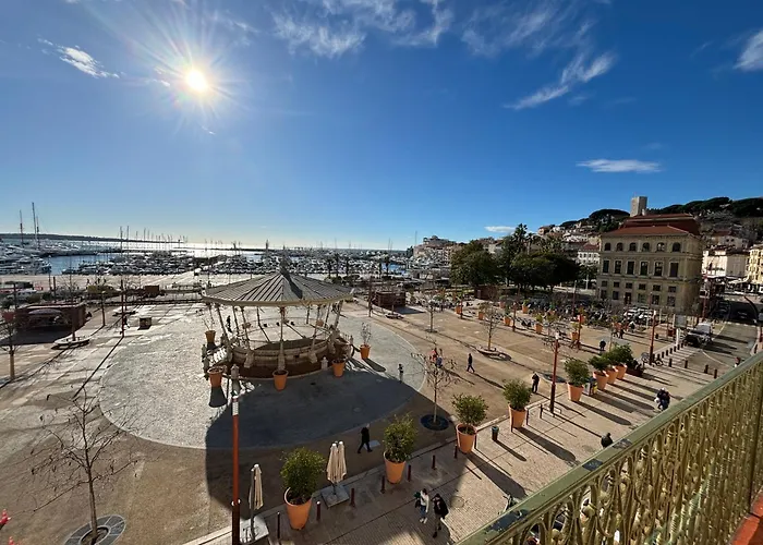Cannes : Agreable Et Lumineux Appartement Vue Mer